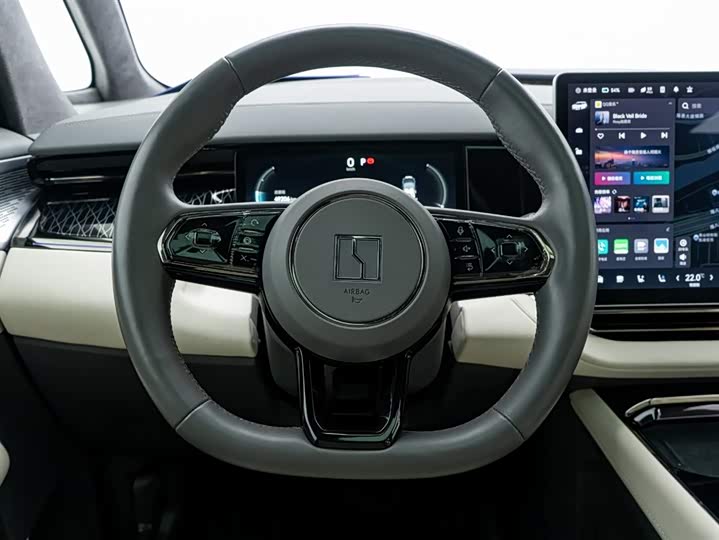 Фото 19 - Zeekr 009