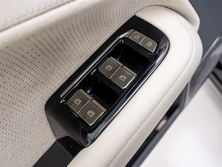 Фото 27 - Zeekr 009