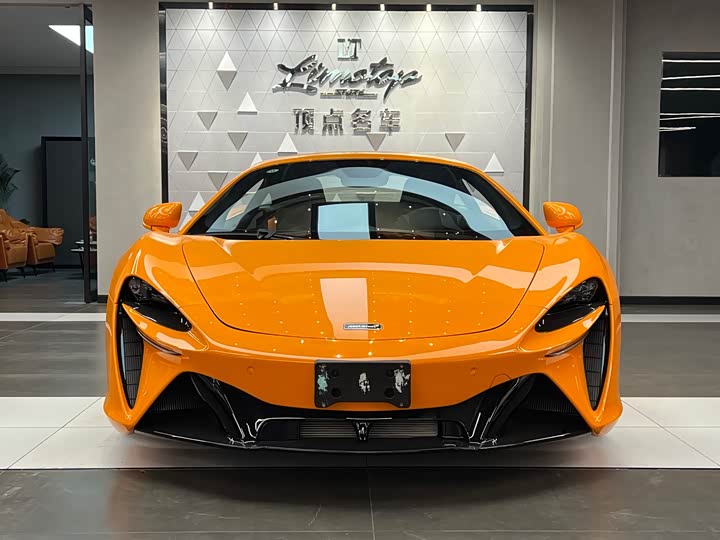 Фото 2 - McLaren Artura