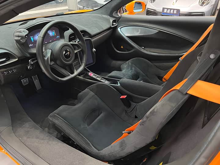 Фото 7 - McLaren Artura