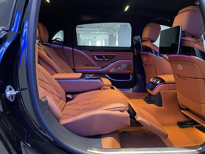 Фото 9 - Mercedes-Benz Maybach S-Class