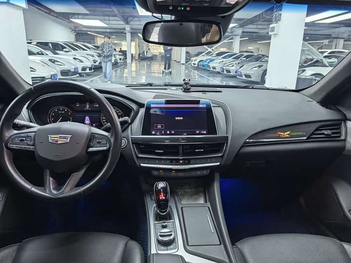 Фото 10 - Cadillac CT5