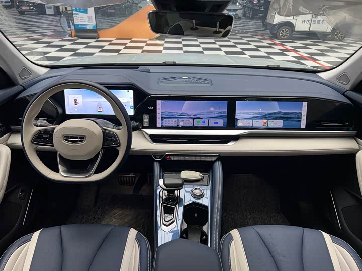 Фото 15 - Geely Monjaro