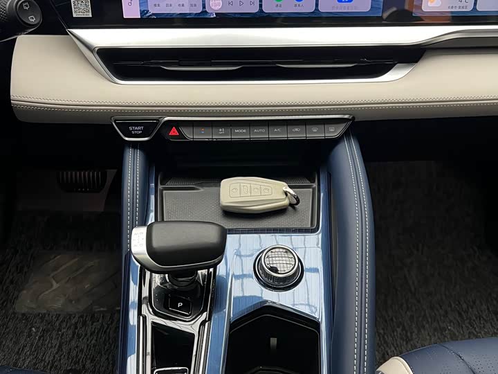 Фото 17 - Geely Monjaro