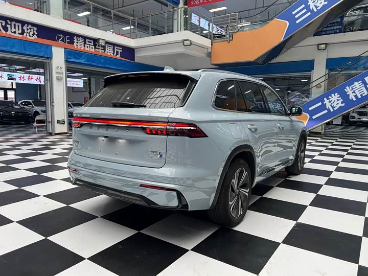 Фото 6 - Geely Monjaro