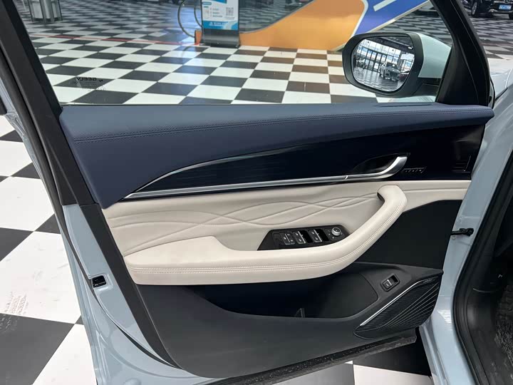 Фото 7 - Geely Monjaro