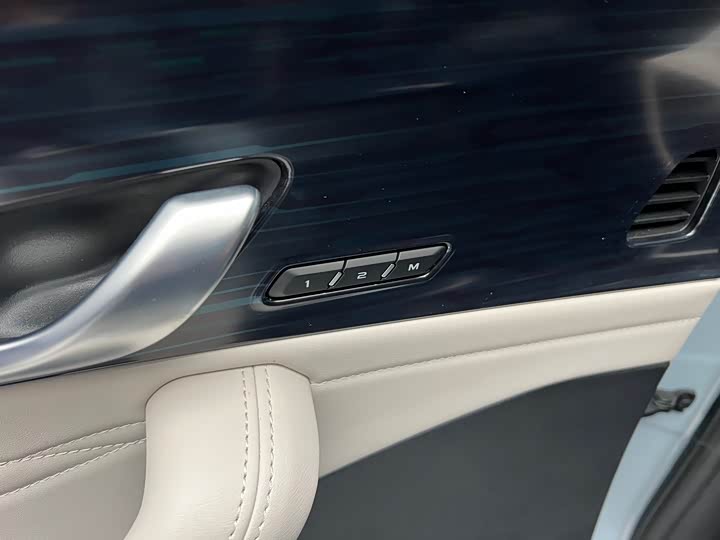 Фото 8 - Geely Monjaro