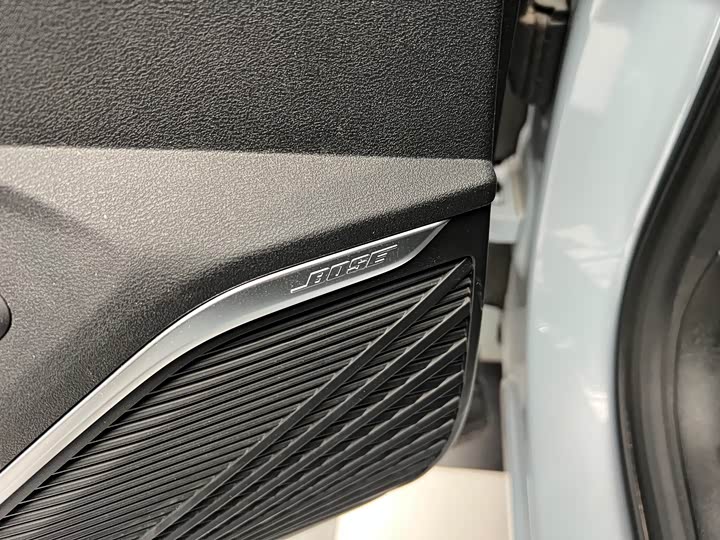 Фото 9 - Geely Monjaro