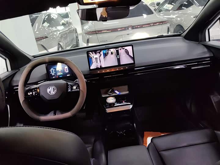 Фото 10 - MG Motor 4 EV