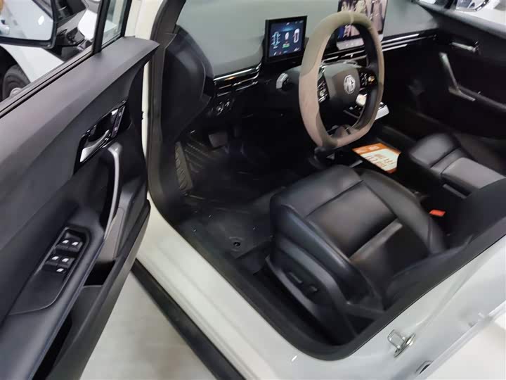 Фото 16 - MG Motor 4 EV