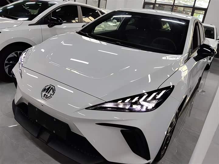 Фото 2 - MG Motor 4 EV