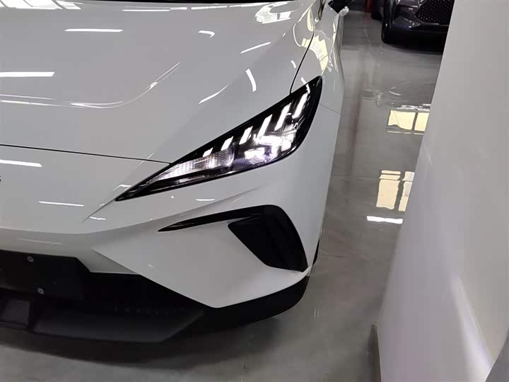 Фото 24 - MG Motor 4 EV