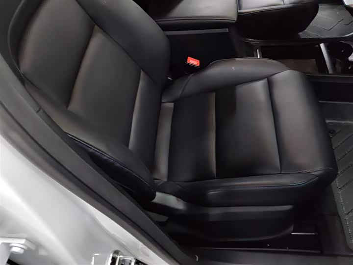 Фото 25 - MG Motor 4 EV