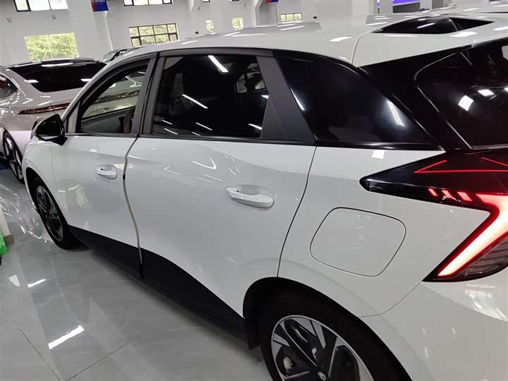 Фото 5 - MG Motor 4 EV