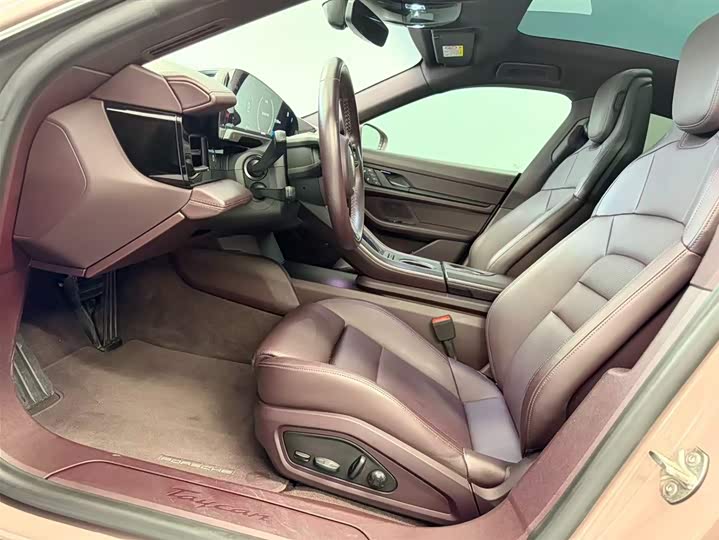 Фото 14 - Porsche Taycan