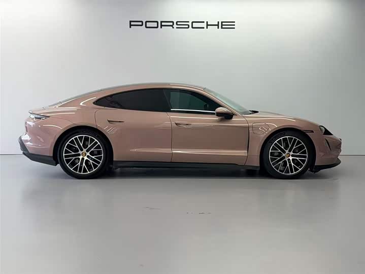 Фото 3 - Porsche Taycan