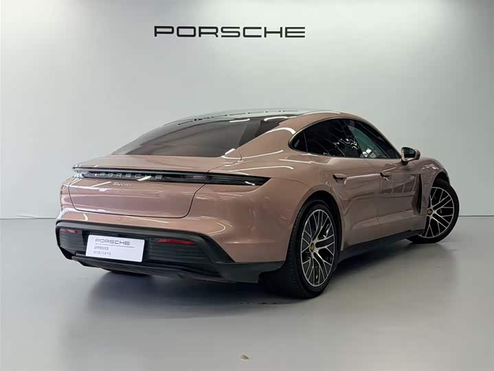 Фото 4 - Porsche Taycan