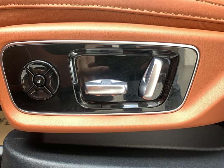 Фото 16 - LiXiang L7