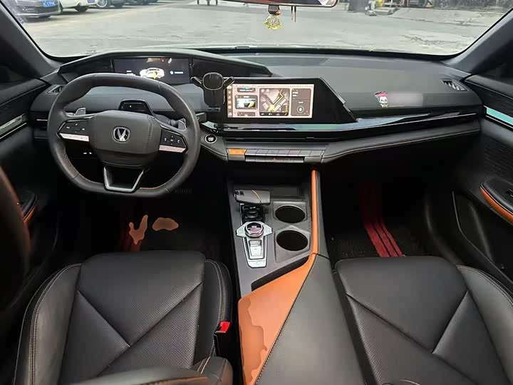 Фото 10 - Changan UNI-V