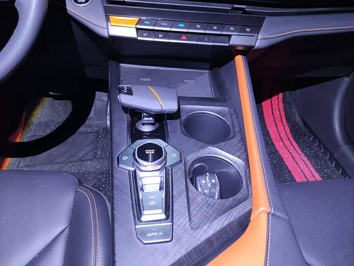 Фото 14 - Changan UNI-V