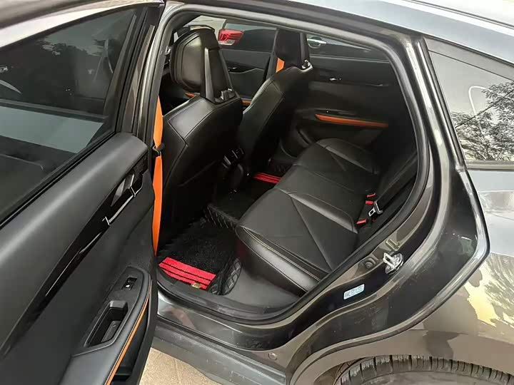 Фото 17 - Changan UNI-V