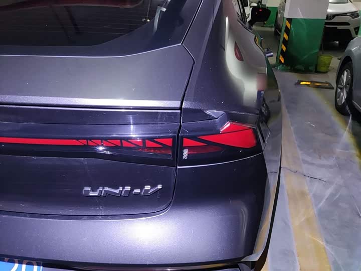 Фото 8 - Changan UNI-V