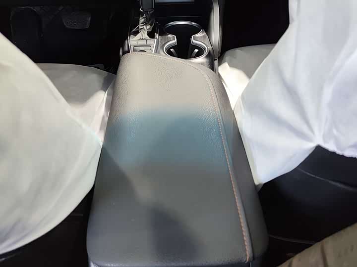 Фото 14 - Toyota Camry