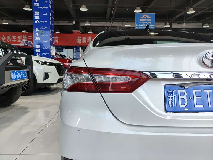 Фото 16 - Toyota Camry