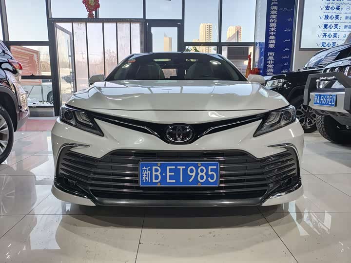 Фото 2 - Toyota Camry