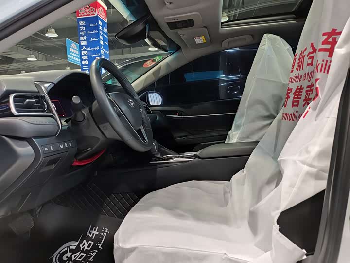 Фото 4 - Toyota Camry