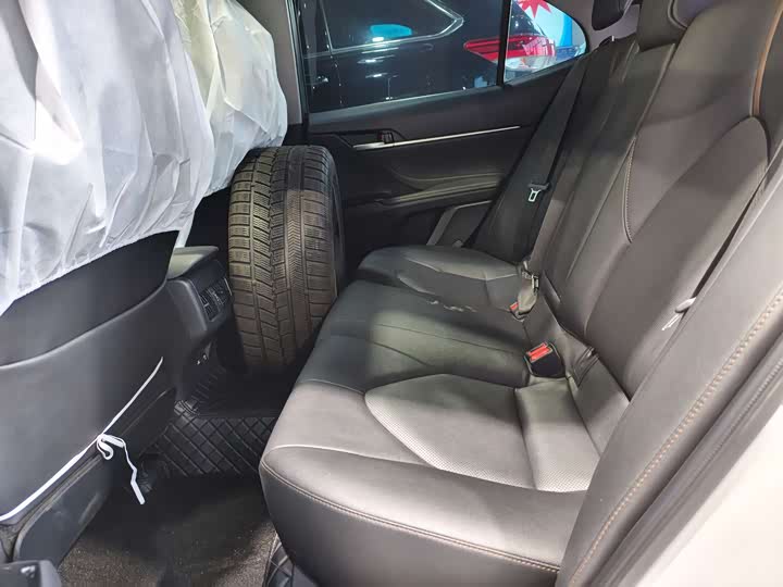 Фото 6 - Toyota Camry