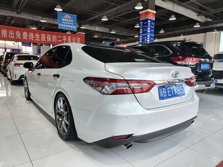 Фото 7 - Toyota Camry