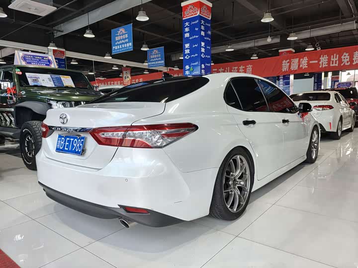 Фото 9 - Toyota Camry