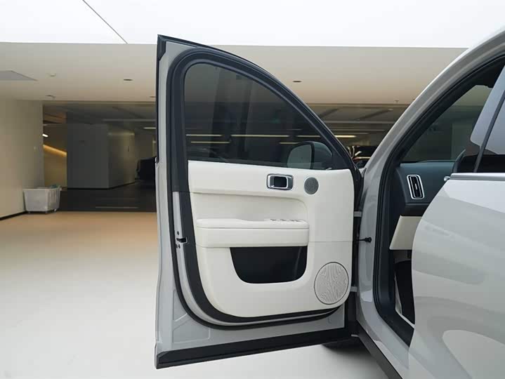 Фото 16 - LiXiang L6