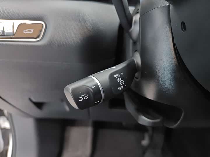 Фото 17 - Hongqi HS3 Hybrid