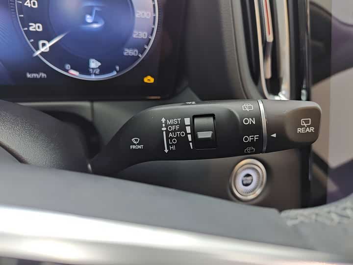 Фото 18 - Hongqi HS3 Hybrid