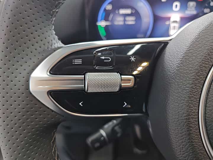 Фото 22 - Hongqi HS3 Hybrid