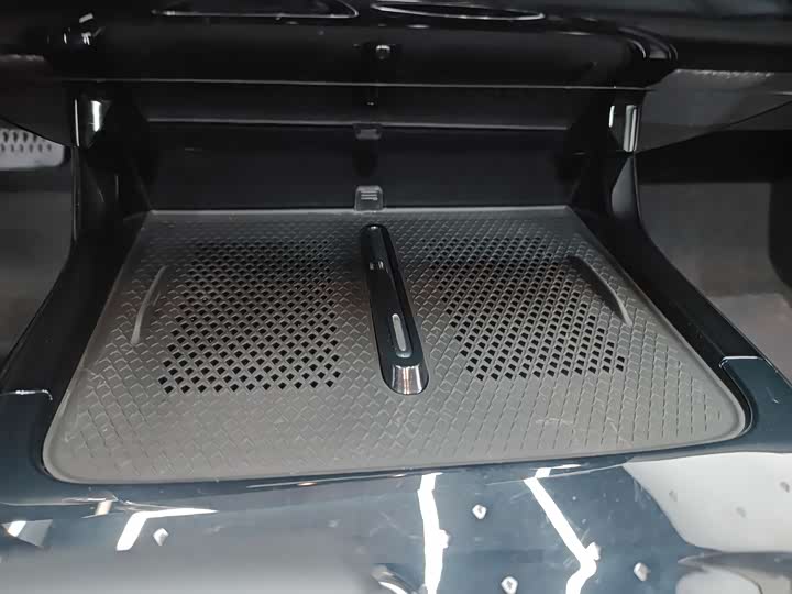 Фото 23 - Hongqi HS3 Hybrid