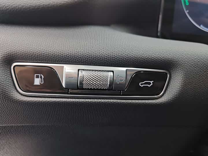 Фото 25 - Hongqi HS3 Hybrid