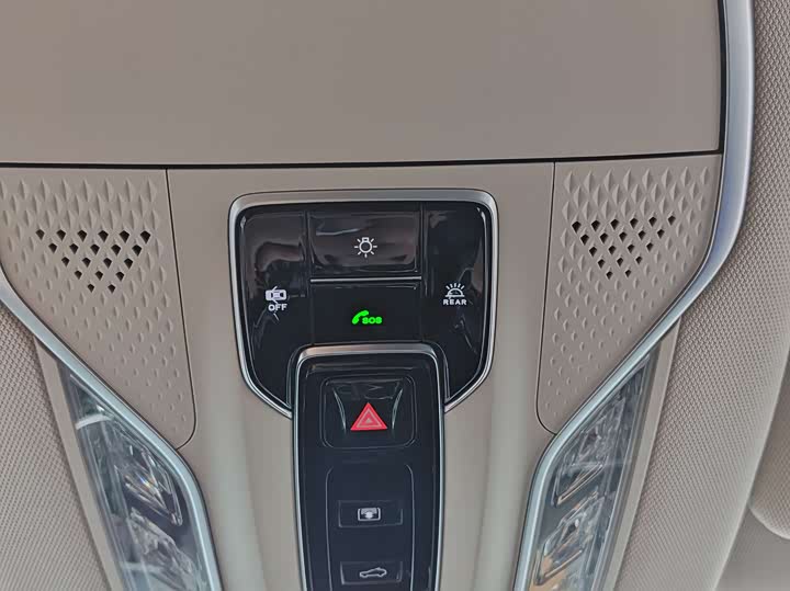 Фото 26 - Hongqi HS3 Hybrid