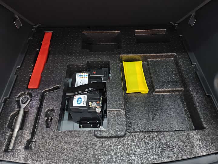 Фото 31 - Hongqi HS3 Hybrid