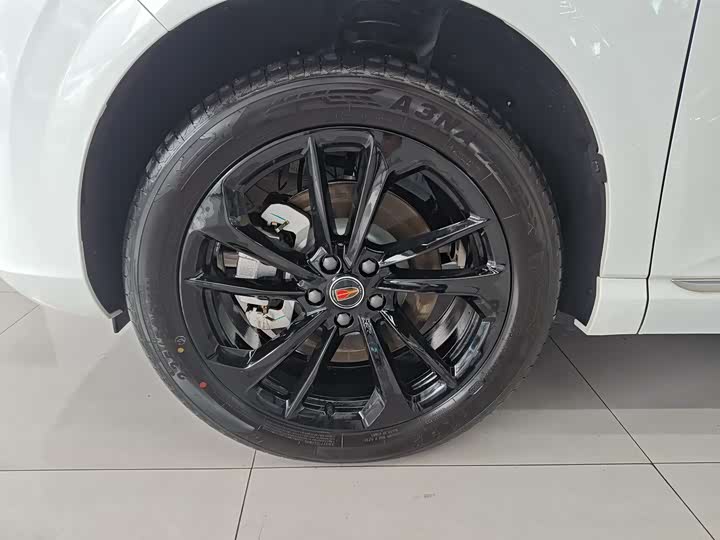 Фото 32 - Hongqi HS3 Hybrid