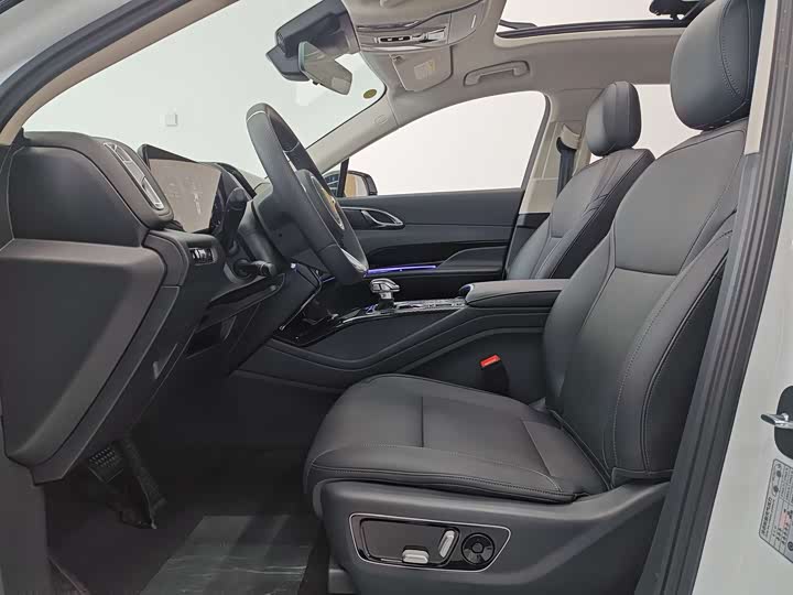 Фото 6 - Hongqi HS3 Hybrid