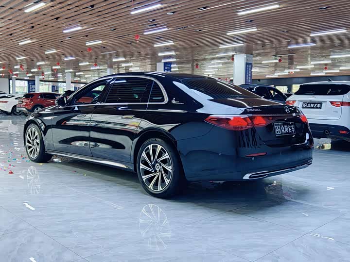 Фото 20 - Mercedes-Benz E-Class