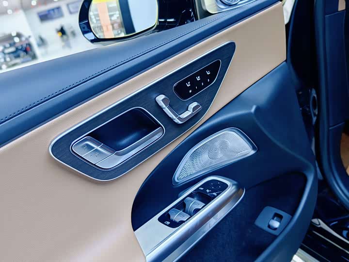 Фото 7 - Mercedes-Benz E-Class