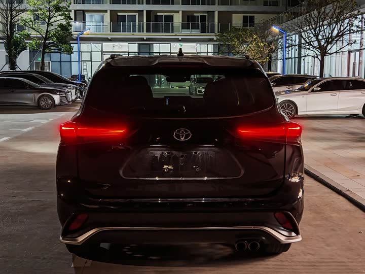 Фото 7 - Toyota Crown Kluger