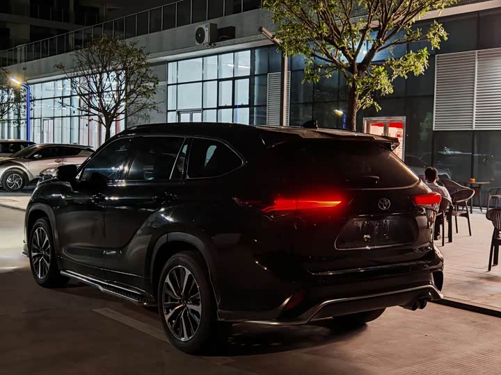 Фото 8 - Toyota Crown Kluger