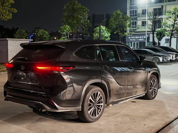 Фото 9 - Toyota Crown Kluger