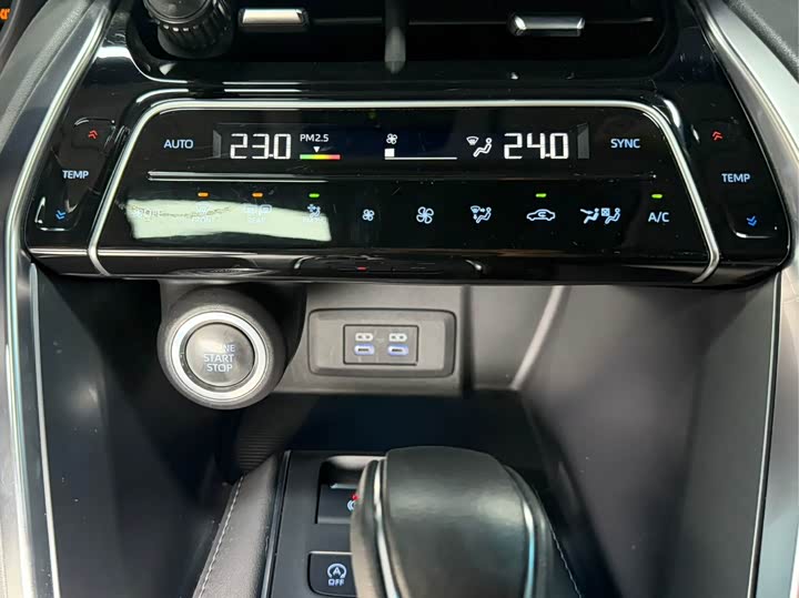 Фото 13 - Toyota Harrier