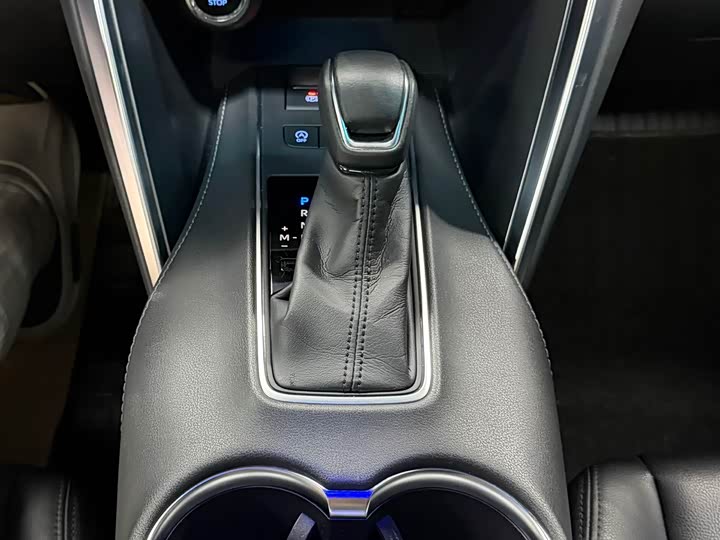 Фото 15 - Toyota Harrier